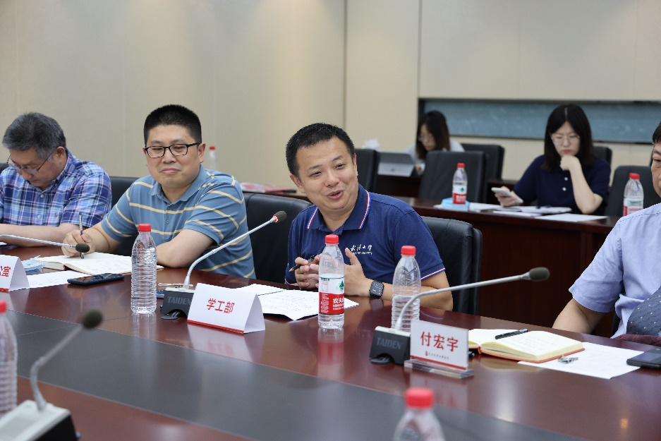 国际交流部部长李晓述,港澳台事务办公室主任彭国晖参加本次午餐